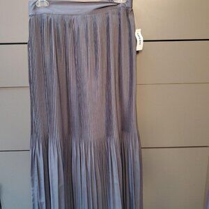 Old Navy Pleated Maxi Skirt NWT  Small